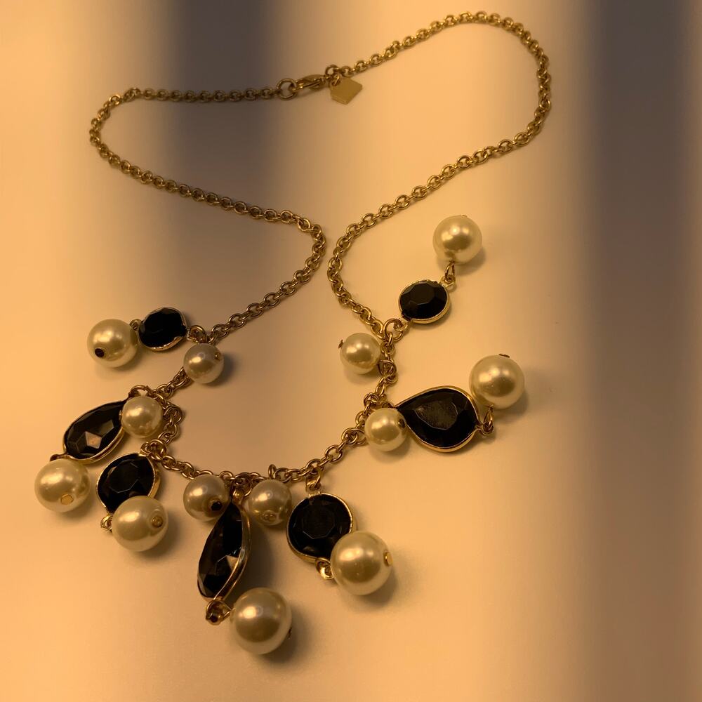 Banana Republic 20 inch gold toned statement necklace with faux pearls